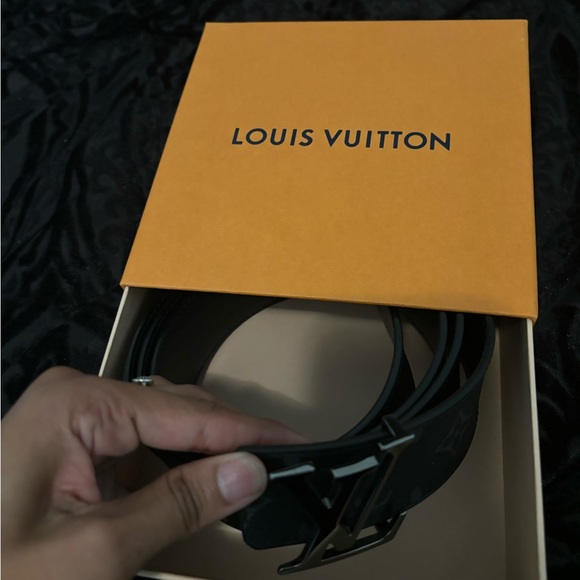 All black LV men’s belt !! Authentic - Picture 4 of 4